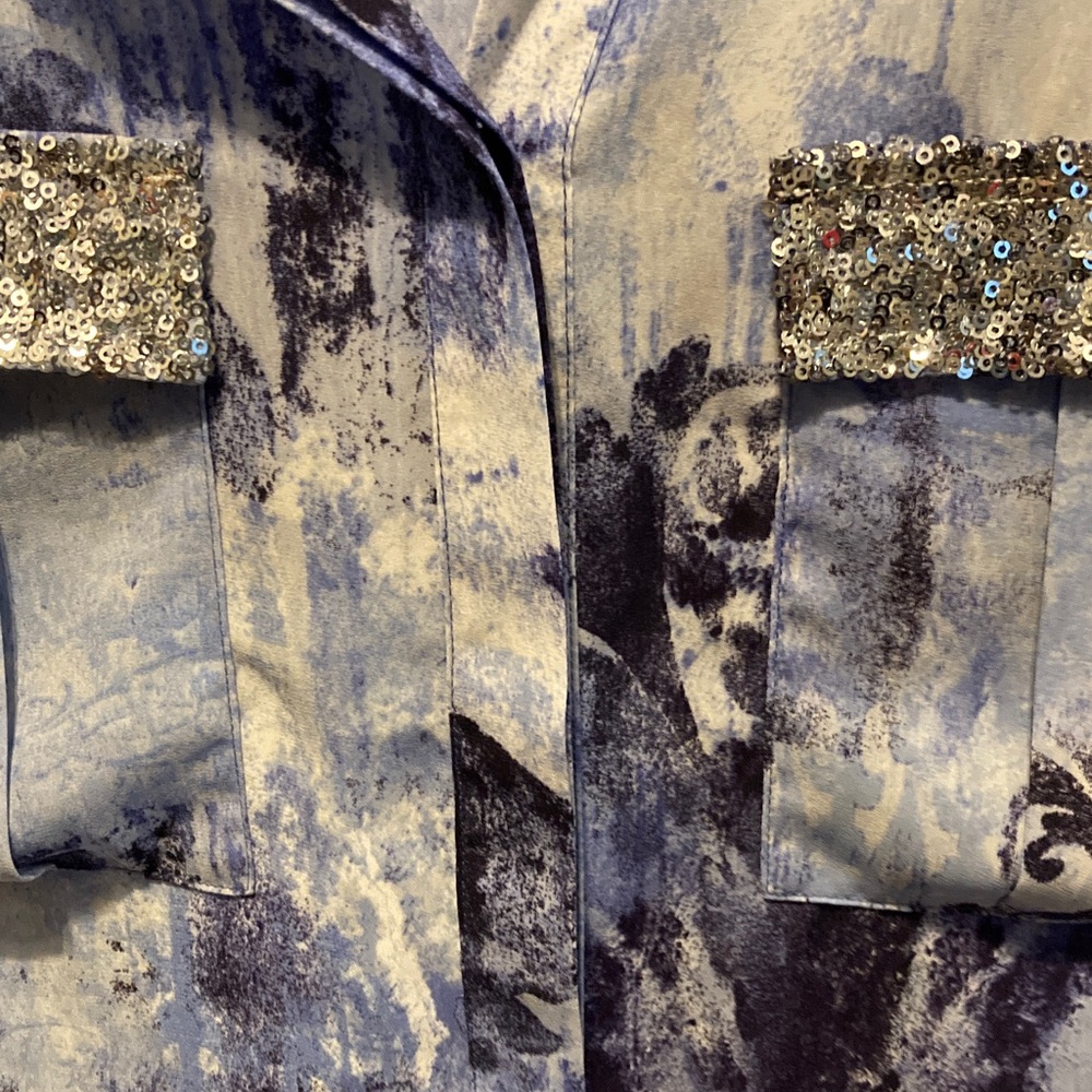 Chico's Blue and White hidden button down Shirt, 3/4 to long sleeve. NWOT - Picture 6 of 10